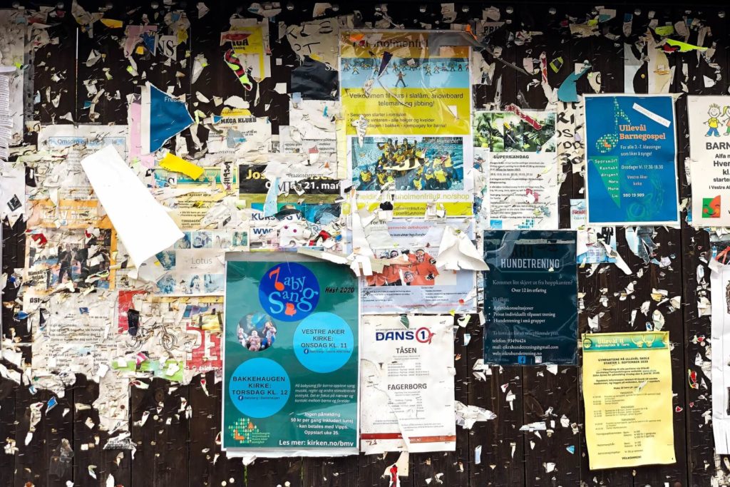 Desperdicio de papel representando uno de las acciones a evitar como estrategia de sustentabilidad